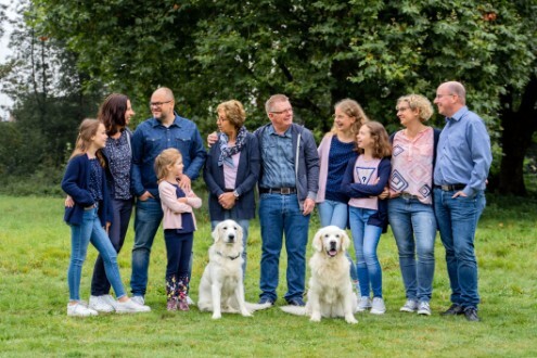 Familienfoto Burg Vonderort mit Hunden